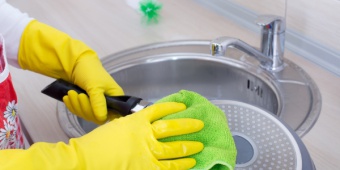 Как и чем почистить сковороду в домашних условиях?