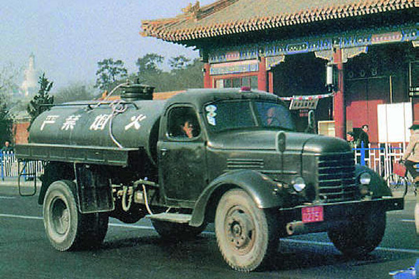 первый китайский автомобиль